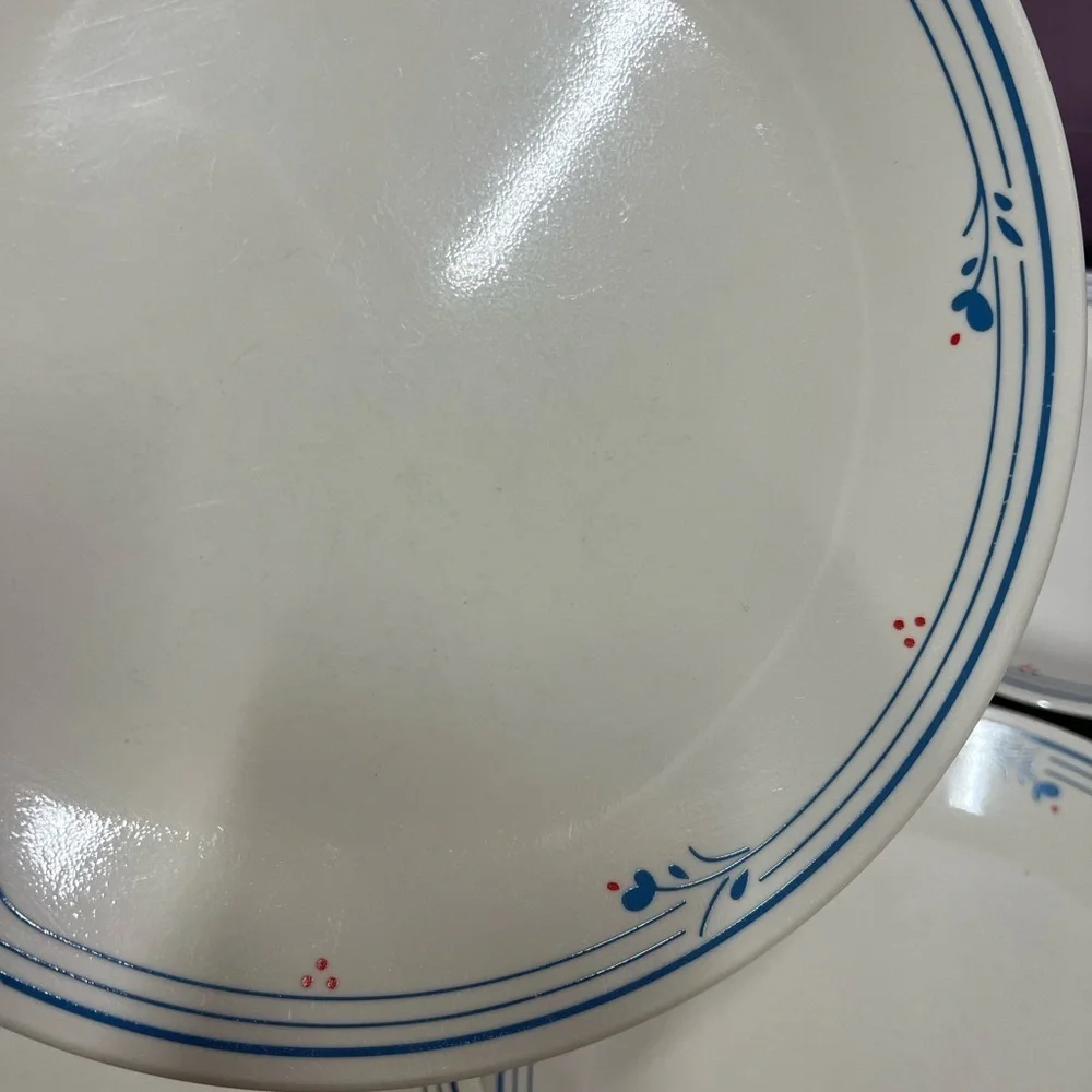 Corelle Cream and Blue Vintage Country Violets Corelle Dinner plates Set of 7